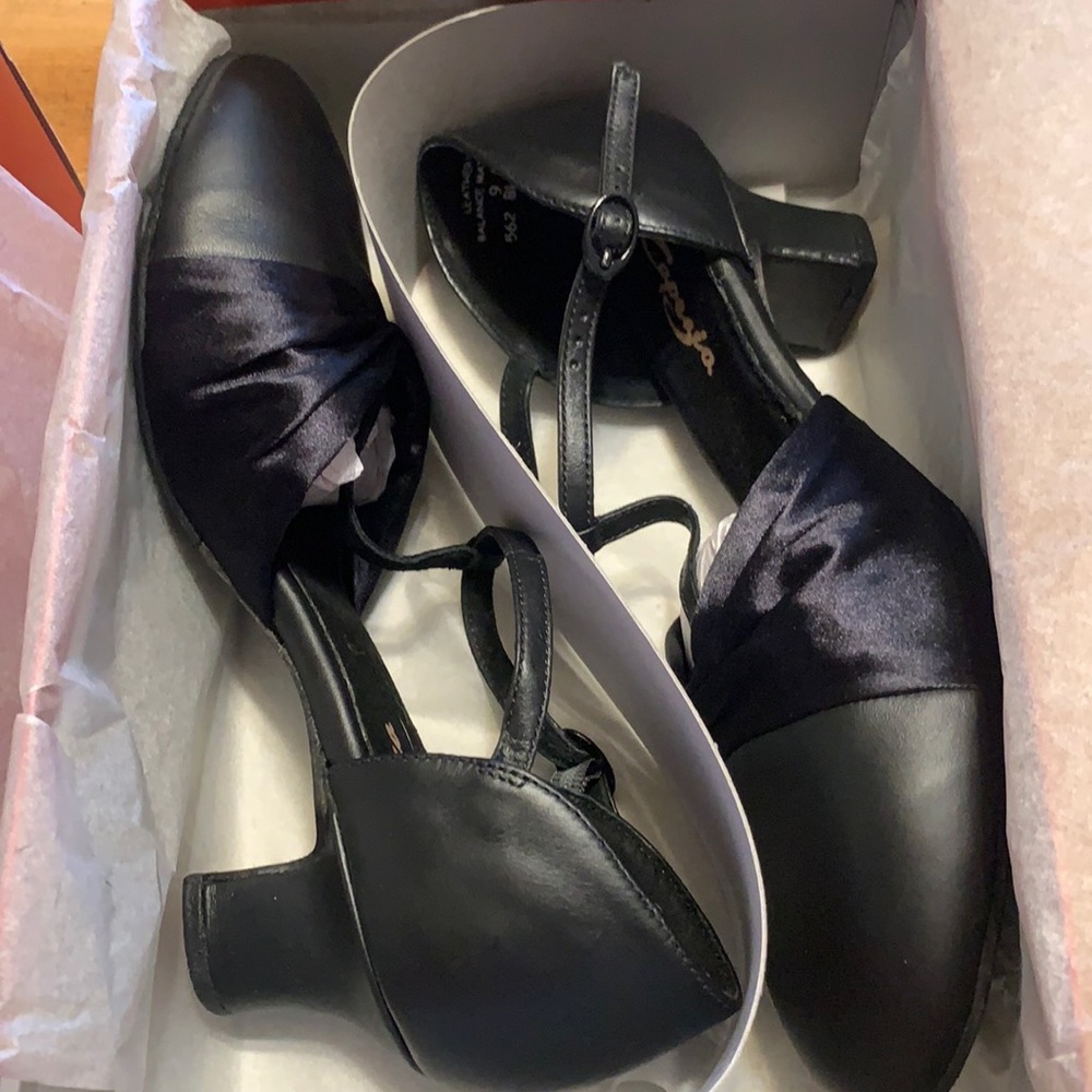 Capezio black heel character shoes NWT